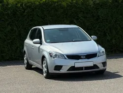 Silber Gebraucht 2010 Kia Ceed Vision Limousine | 3.990 € (Guter Preis)