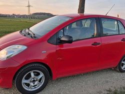 Rot Gebraucht 2009 Toyota Yaris Kleinwagen | 2.100 € (Fairer Preis)