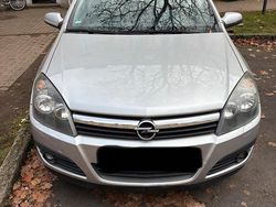 Grau Gebraucht 2006 Opel Astra Kleinwagen | 1.750 € (Fairer Preis)