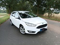 Weiß Gebraucht 2015 Ford Focus Kombi | 7.900 € (Teuer)