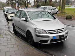 Silber Gebraucht 2005 VW Golf Plus Cross Van / Kleinbus | 3.800 € (Etwas zu teuer)