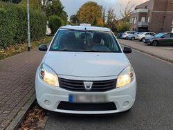 Weiß Gebraucht 2010 Dacia Sandero Kleinwagen | 1.600 €