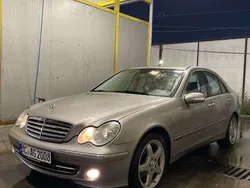 Gold Gebraucht 2005 Mercedes C180 Elegance Limousine | 5.000 € (Teuer)