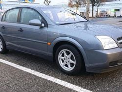 Grau Gebraucht 2003 Opel Vectra Limousine | 4.399 €