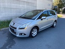 Grau Gebraucht 2011 Peugeot 5008 Premium Van / Kleinbus | 2.499 € (Superpreis)