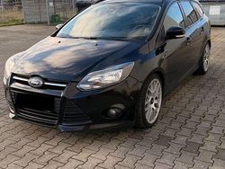 Schwarz Gebraucht 2012 Ford Focus Limousine | 4.950 € (Fairer Preis)