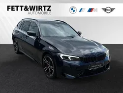 Saphirschwarz metallic Neu 2025 BMW 320 M Sport Kombi | 64.990 € (Teuer)