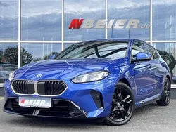 Portimao blau metallic Gebraucht 2024 BMW 118 M Sport Kleinwagen | 32.890 € (Etwas zu teuer)