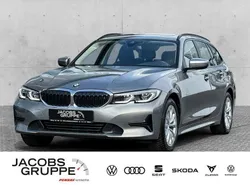 Grau Gebraucht 2022 BMW 320 Advantage Kombi | 28.880 € (Fairer Preis)