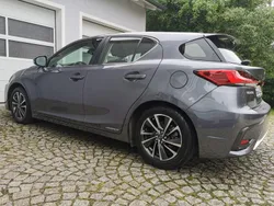 Grau Gebraucht 2019 Lexus CT200h Executive Line Limousine | 19.950 €