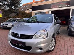 Grau Gebraucht 2011 Renault Clio II Campus Limousine | 3.990 € (Etwas zu teuer)