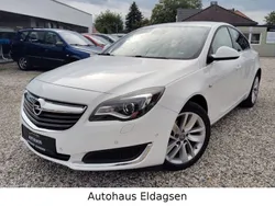 Weiß Gebraucht 2016 Opel Insignia Edition Limousine | 7.990 € (Fairer Preis)