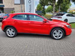 Rot Gebraucht 2016 Mercedes GLA200 SUV | 14.090 € (Guter Preis)