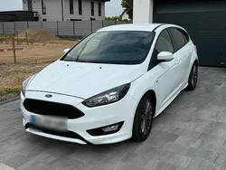 Weiß Gebraucht 2017 Ford Focus Limousine | 14.500 €
