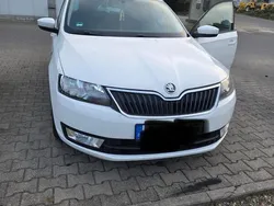 Weiß Gebraucht 2014 Skoda Rapid Kleinwagen | 2.990 €