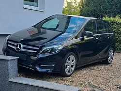 Schwarz Gebraucht 2015 Mercedes B180 Van / Kleinbus | 6.300 €