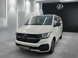 Candyweiß Gebraucht 2021 VW T6.1 Family Van | 44.540 € (Etwas zu teuer)