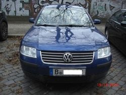 Blau Gebraucht 2001 VW Passat Kombi | 1.000 € (Guter Preis)