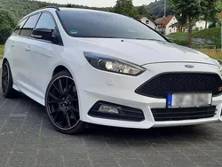 Weiß Gebraucht 2016 Ford Focus ST Kombi | 13.500 € (Guter Preis)