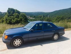 Blau metallic Gebraucht 1989 Mercedes E230 Limousine | 4.700 €
