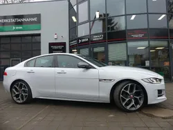 Yulong white (metallic) Gebraucht 2018 Jaguar XE R-Sport Limousine | 17.800 € (Guter Preis)