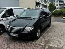 Schwarz Gebraucht 2004 Chrysler Grand Voyager Limited Van / Kleinbus | 2.990 € (Fairer Preis)