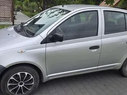 Silber Gebraucht 2002 Toyota Yaris Terra Limousine | 890 € (Guter Preis)