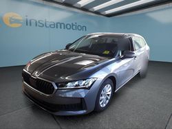 Grau Gebraucht 2025 Skoda Superb Kombi | 31.649 €