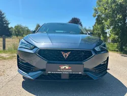 Grau Gebraucht 2023 Cupra Leon VZ Limousine | 32.900 € (Fairer Preis)