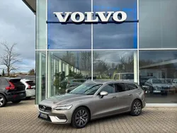 Pebble grey / metallic Gebraucht 2021 Volvo V60 Inscription Kombi | 34.900 € (Teuer)