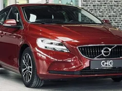 Flamenco red / Gebraucht 2017 Volvo V40 Momentum Kombi | 14.490 € (Fairer Preis)