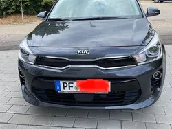 Grau Gebraucht 2018 Kia Rio Platinum Edition Limousine | 11.000 € (Fairer Preis)
