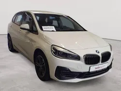 Alpinweiß Gebraucht 2021 BMW 218 Active Tourer Sport Line Van / Kleinbus | 16.590 €