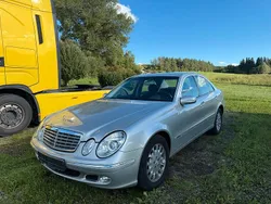 Grau Gebraucht 2002 Mercedes E220 Limousine | 3.100 € (Guter Preis)