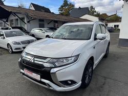 Weiß Gebraucht 2019 Mitsubishi Outlander P-HEV Basis SUV | 16.890 € (Guter Preis)