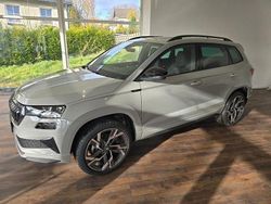 Grau Neu 2025 Skoda Karoq SportLine SUV | 43.850 € (Etwas zu teuer)