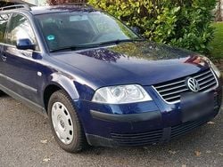 Blau Gebraucht 2001 VW Passat Kombi | 2.000 € (Fairer Preis)