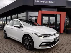 Pure white (metallic) Gebraucht 2019 VW Golf VII Style Limousine | 19.890 € (Fairer Preis)
