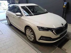 Weiß Gebraucht 2022 Skoda Octavia Style Kombi | 23.480 € (Fairer Preis)