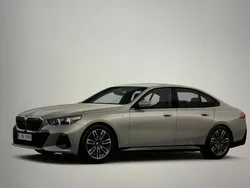 Silber Gebraucht 2024 BMW 520 M Sport Limousine | 50.000 €