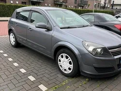Grau Gebraucht 2004 Opel Astra Kleinwagen | 2.050 € (Fairer Preis)