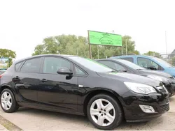 Saphirschwarz mineraleffekt Gebraucht 2011 Opel Astra Design Edition Kleinwagen | 4.990 € (Fairer Preis)
