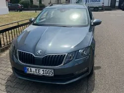 Grün Gebraucht 2020 Skoda Octavia Ambition Kombi | 14.500 € (Guter Preis)