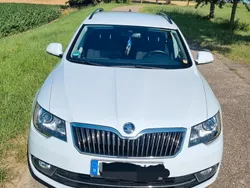 Weiß Gebraucht 2015 Skoda Superb Ambition Kombi | 7.960 € (Guter Preis)