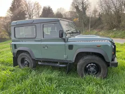 Grün Gebraucht 2014 Land Rover Defender SE SUV | 37.950 €