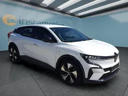 Weiß Gebraucht 2022 Renault Mégane Limousine | 20.799 € (Guter Preis)