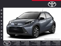 Urban khaki / schwarz Neu 2024 Toyota Aygo Team Kleinwagen | 17.990 €