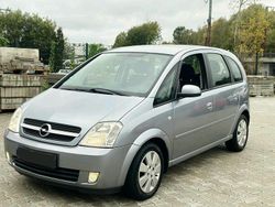 Grau Gebraucht 2005 Opel Meriva Van / Kleinbus | 2.100 € (Fairer Preis)