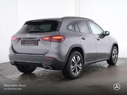 Mountain grau Gebraucht 2024 Mercedes GLA200 Progressive SUV | 37.990 € (Superpreis)