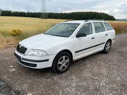 Weiß Gebraucht 2009 Skoda Octavia Kombi | 1.900 € (Superpreis)